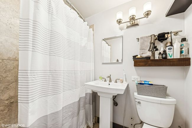 APT-2608 - 1355 N Sandburg Ter, Condo with 2 bedrooms, 1 bathrooms and 1 parking in Chicago IL | Image 15