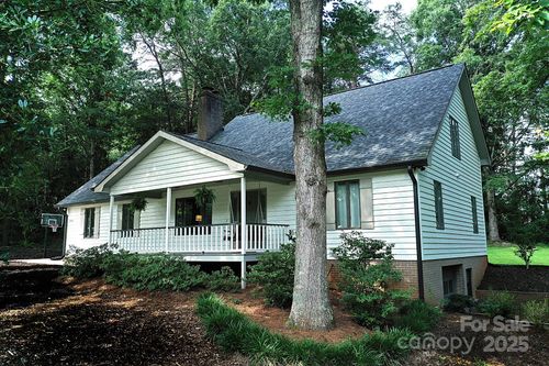 5643 Wesley St, Hickory, NC, 28601-7050 | Card Image