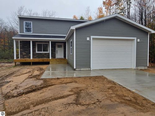 135 Spring Valley Drive, Cadillac, MI, 49601 | Card Image