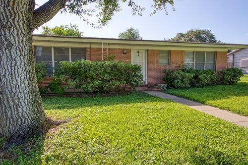 714 Reynolds Ave, Taft, TX, 78390-3122 | Card Image