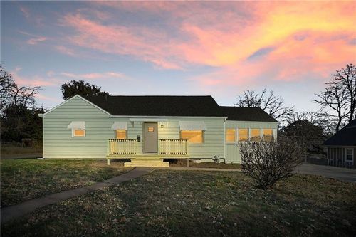 8301 Highland Ave, Kansas City, MO, 64131-2607 | Card Image