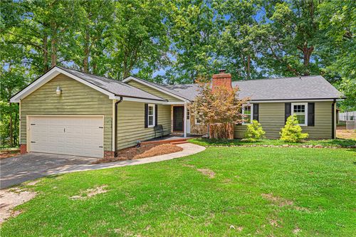 121 White Oak Dr, Easley, SC, 29642-8609 | Card Image