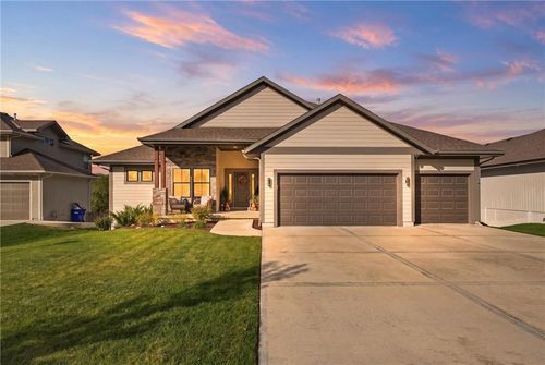 2850 W Wabash St, Olathe, KS, 66061-4566 | Card Image