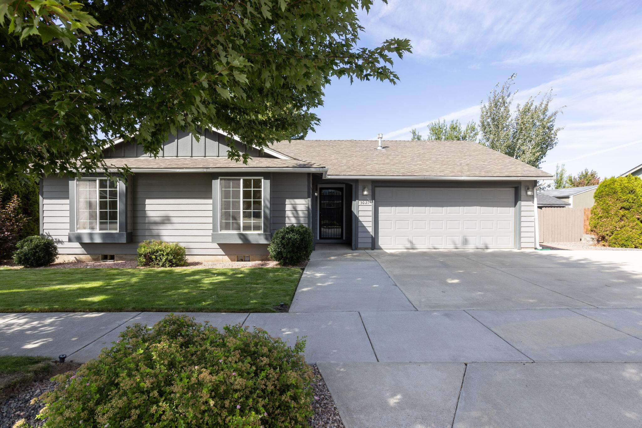 Cascade Ave, Redmond, OR 97756