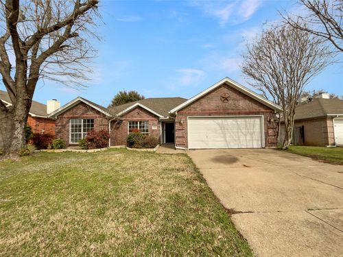 2805 Monthaven Dr, Arlington, TX, 76001-6939 | Card Image