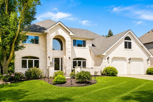 6722 Sweetbriar Ln, Darien, IL, 60561-3674 | Card Image