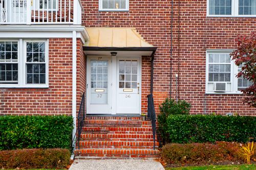 36 Putnam Park, Greenwich, CT, 06830-5784 | Card Image