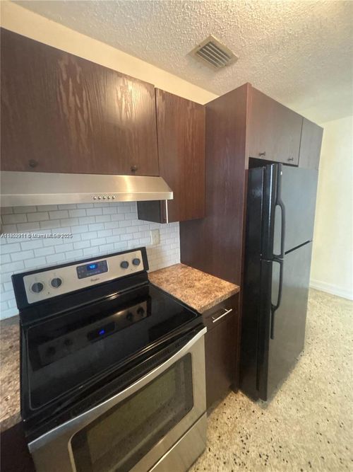 apt-4-1621 Nw 16th Ave, Miami, FL, 33125-2440 | Card Image