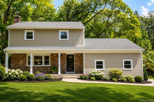 10 Tudor Dr, Stony Brook, NY, 11790-1323 | Card Image