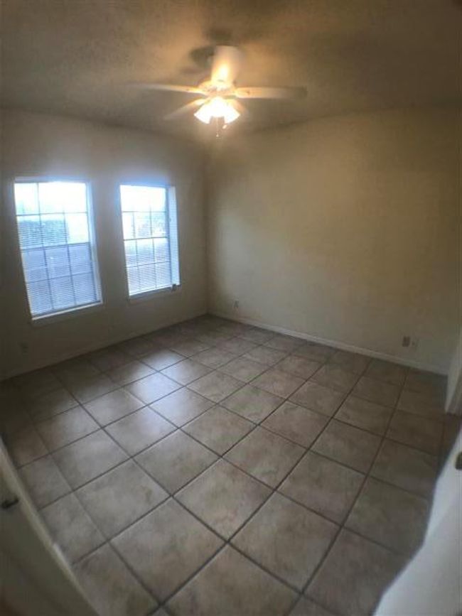 Unfurnished room with light tile patterned floors and ceiling fan | Image 8