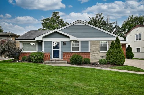 482 E Park Ave, Elmhurst, IL, 60126-3645 | Card Image