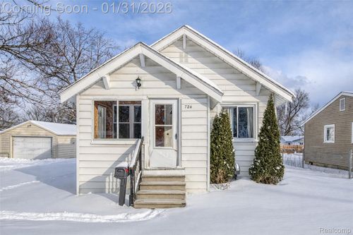 724 Robinwood St, Pontiac, MI, 48340-3139 | Card Image