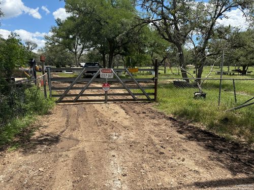 30602 Krueger Rd, Bulverde, TX, 78163-3881 | Card Image