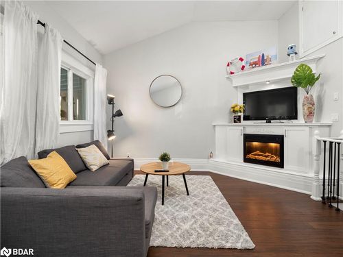 47 Burlington St W, Hamilton, ON, L8L1G6 | Card Image