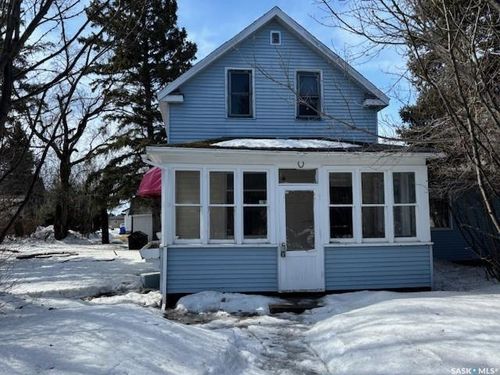 327 4th Avenue E, Canora, SK, S0A0L0 | Card Image
