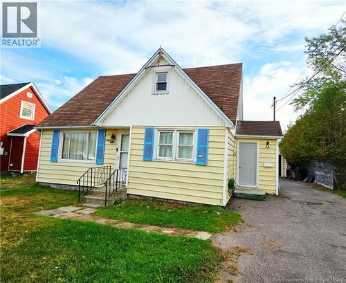 84 Broadway Ave, Saint John, NB, E2H1Z8 | Card Image