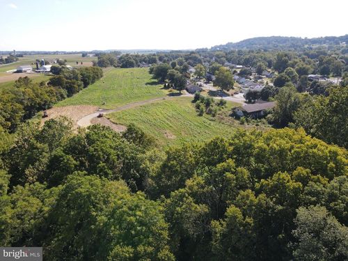 4493 Chinchilla Ave, Mount Joy, PA, 17552-9360 | Card Image
