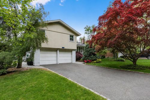 75 Sandy Hollow Rd, Port Washington, NY, 11050-2532 | Card Image