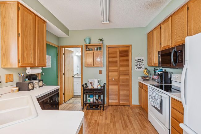 07_8829BransonDr_177001_Kitchen_DownloadforMLS_2000x1333.jpg | Image 9