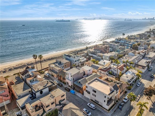 15 69 Th Pl, Home with 5 bedrooms, 5 bathrooms and 3 parking in Long Beach CA | Image 45