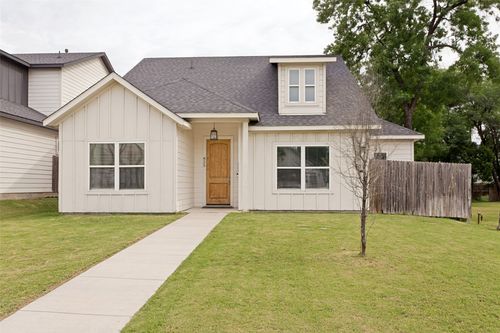 825 E Powell Ave, Fort Worth, TX, 76104-6521 | Card Image