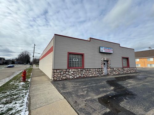 3001 Rochester Rd, Royal Oak, MI, 48073-3503 | Card Image