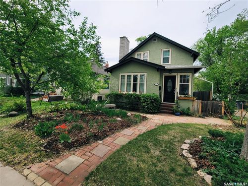825 10th St E, Saskatoon, SK, S7H0H4 | Card Image