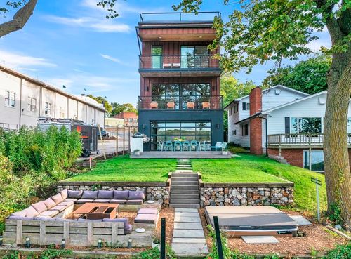 160 Park Pl, Arnolds Park, IA, 51331-7718 | Card Image