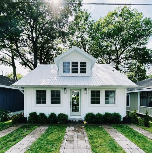 399 Elmwood Ave, Crystal Beach, ON, L0S1B0 | Card Image