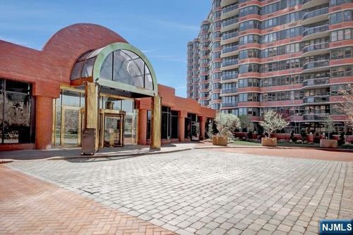 100 Carlyle Dr, Cliffside Park, NJ, 07010-3501 | Card Image