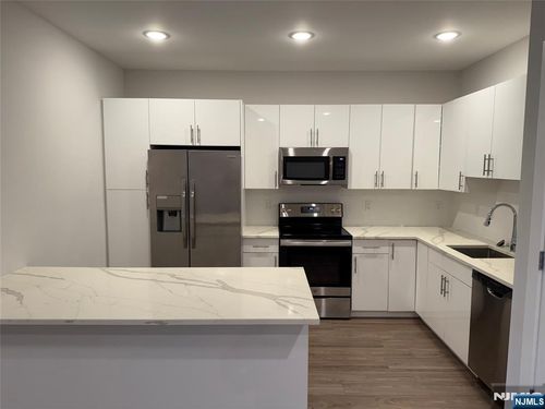 1685 Bergen Blvd, Fort Lee, NJ, 07024-2191 | Card Image