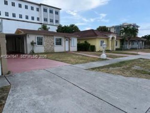 525 E 24th St, Hialeah, FL, 33013-3923 | Card Image