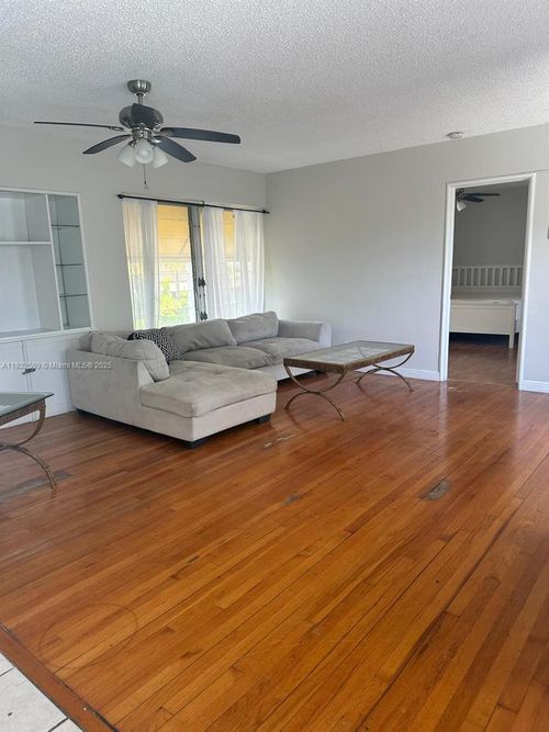 apt-9-90 Isle Of Venice Dr, Fort Lauderdale, FL, 33301-1438 | Card Image