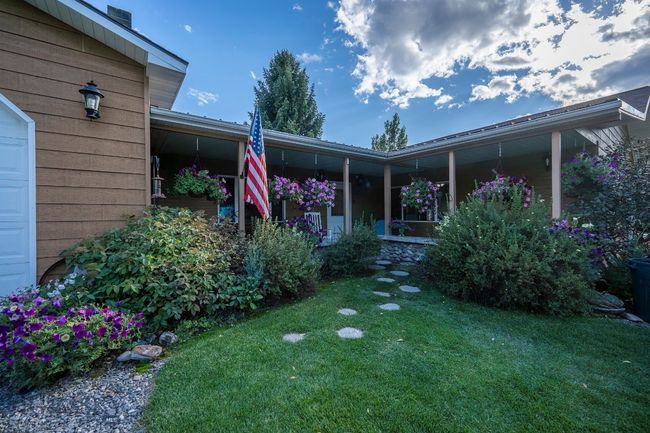 1077 Us Highway 89 S, House other with 3 bedrooms, 3 bathrooms and null parking in Gardiner MT | Image 5
