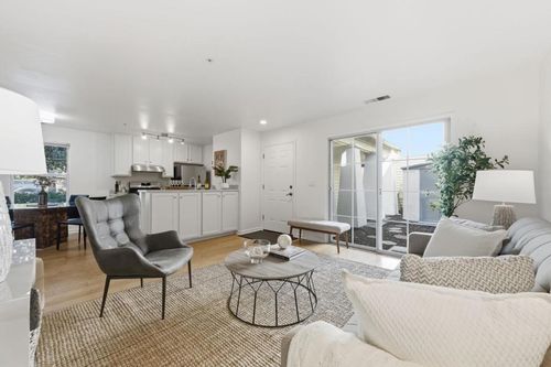 805 N San Antonio Rd, Los Altos, CA, 94022-1304 | Card Image