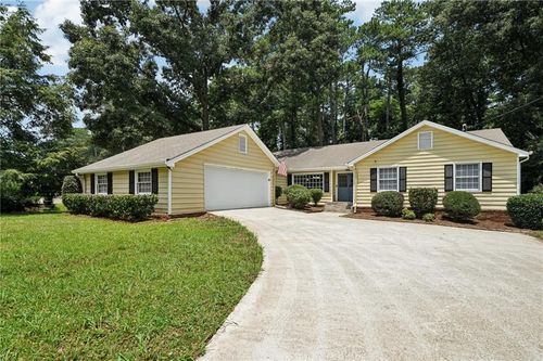 2466 Country Club Dr, Conyers, GA, 30013-4951 | Card Image