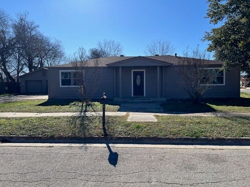 812 Broadus St, Gainesville, TX, 76240-3102 | Card Image