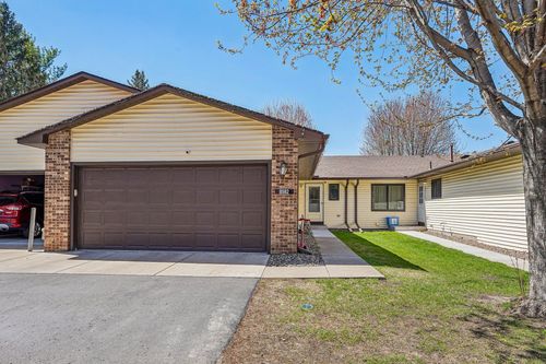 8582 134th St W, Apple Valley, MN, 55124-7227 | Card Image