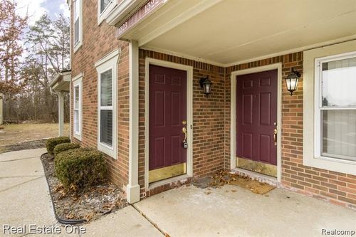 1523 Porter Cir, Rochester Hills, MI, 48307-5659 | Card Image