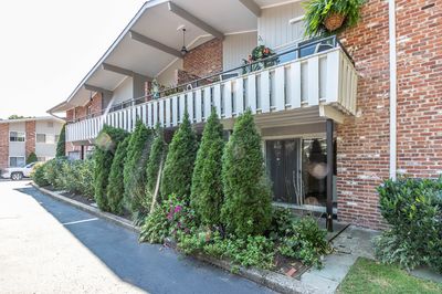 200 - 200 Southport Woods Drive, Condo with 3 bedrooms, 2 bathrooms and 1 parking in Fairfield CT | Image 2