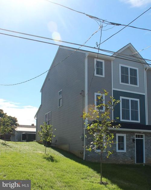 84 Hess Ave, HELLERTOWN, PA, 18055-1008 | Card Image