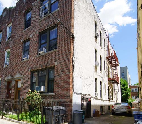40 99th St, Corona, NY, 11368-2247 | Card Image