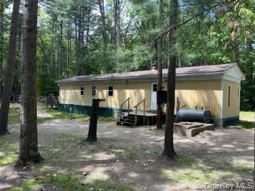 35 Grove St, Deer Park, NY, 11729-3149 | Card Image