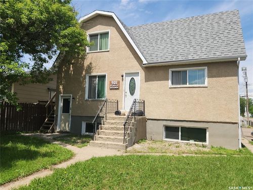 901 King St, Estevan, SK, S4A1L3 | Card Image