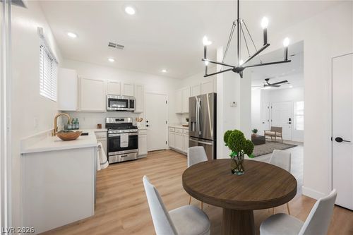 6802 Pacific Craft Ln, Las Vegas, NV, 89122-8377 | Card Image