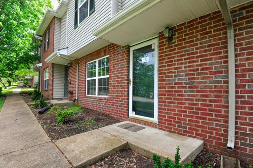 110 Waterview Dr, Hendersonville, TN, 37075-6505 | Card Image
