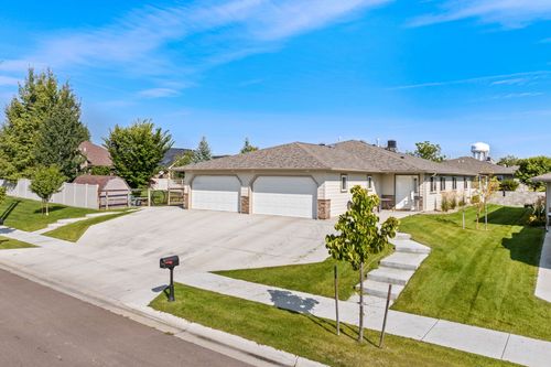 4519 13th Ave S, Great Falls, MT, 59405-8023 | Card Image