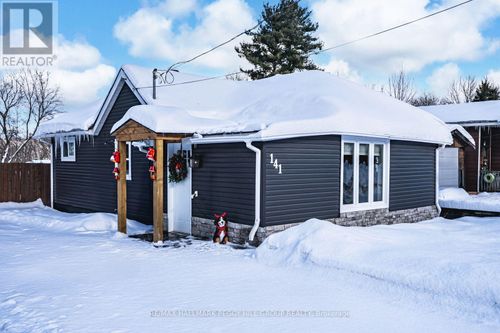 141 Poyntz St, Penetanguishene, ON, L9M1P5 | Card Image