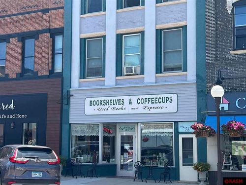 123 N Minnesota St, New Ulm, MN, 56073-1729 | Card Image
