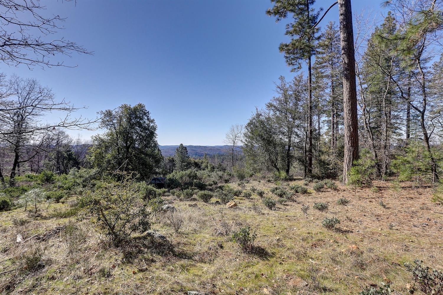 Land in Grass Valley
